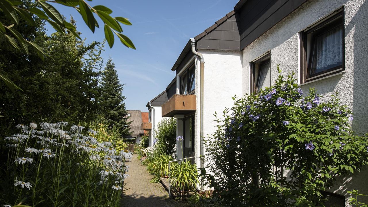 Eingang Nordseite - von Westen Eingang Nordseite - von Westen